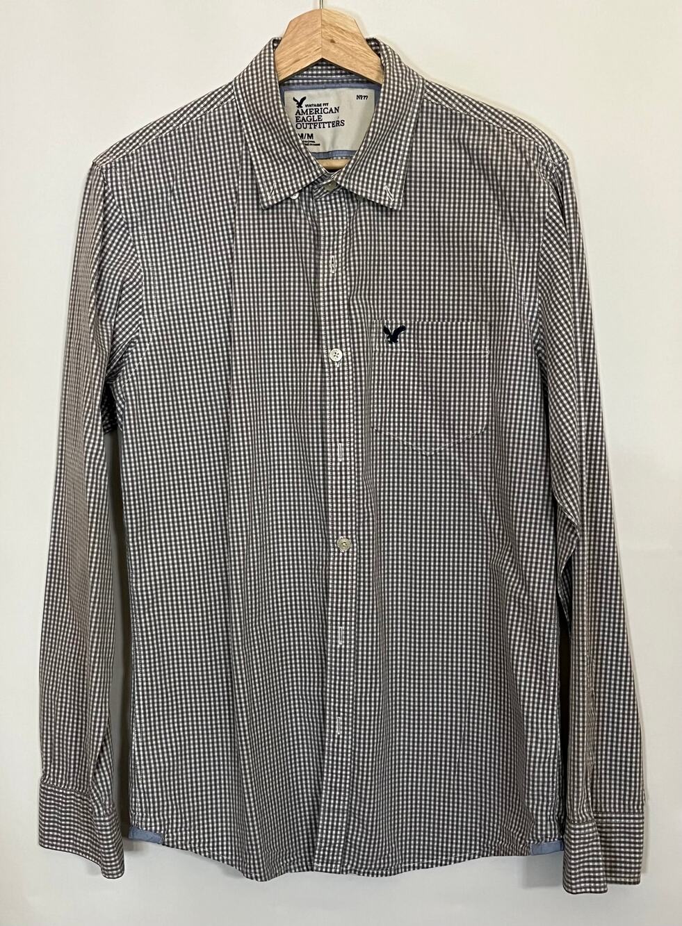American Eagle Outfitters Vintage Fit Button-Down Long Sleeve size Medium